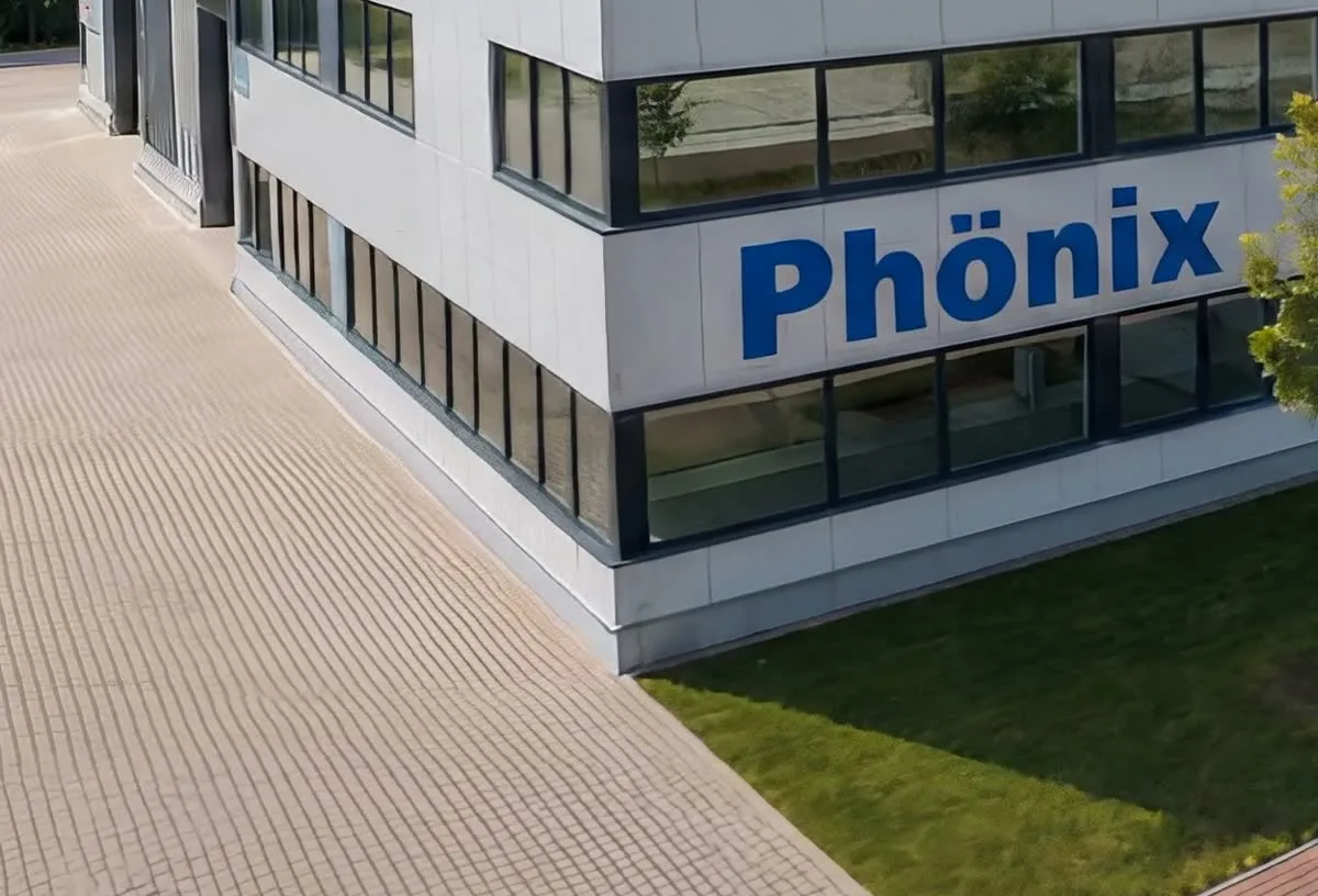 Messtechniker von Phönix Koordinatenmesstechnik beim Einsatz vor Ort
